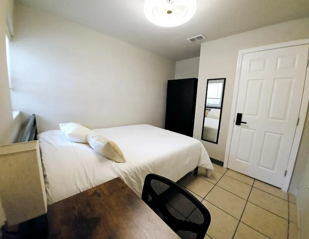 4 bed, 2.0 bath, 1232 sqft, $776 — Photo 2