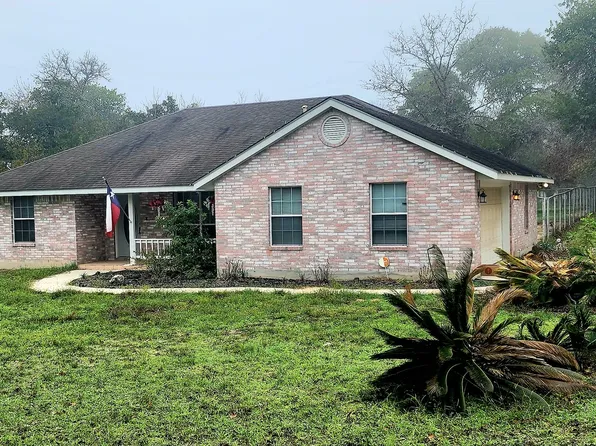 114 Willow Creek Dr, Floresville, TX 78114