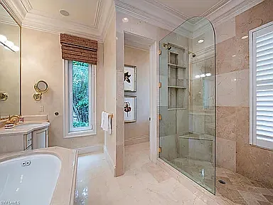 3 bed, 4332 sqft, $50,000 — Photo 2