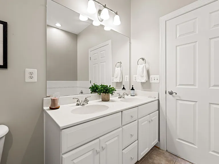 810 Belmont Bay Dr #201 — Photo 31
