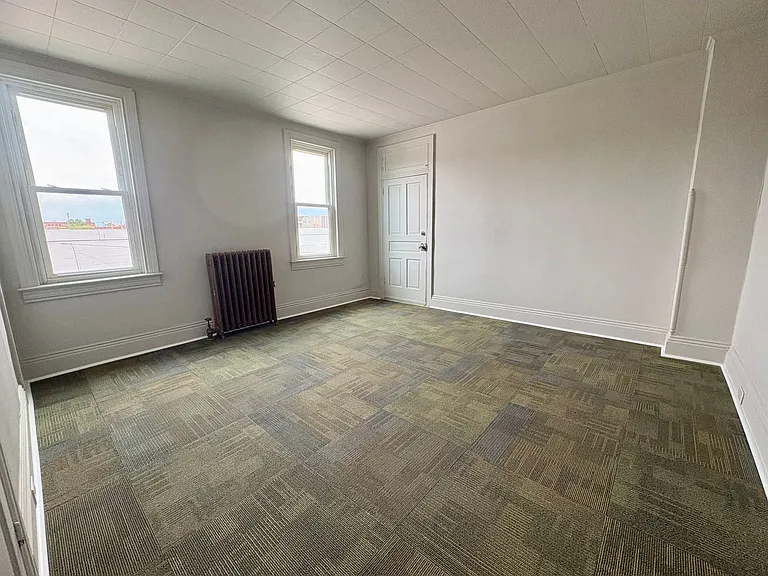 923 W Princess St — Photo 21