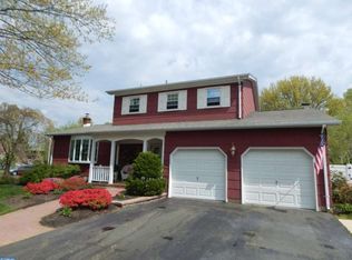 2 Handeland Dr, Hamilton, NJ 08690