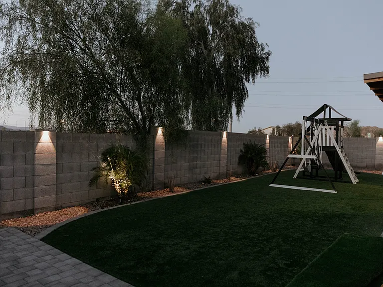 3114 W Mark Ln — Photo 21
