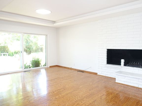 4th image of 739 Alvina Ct