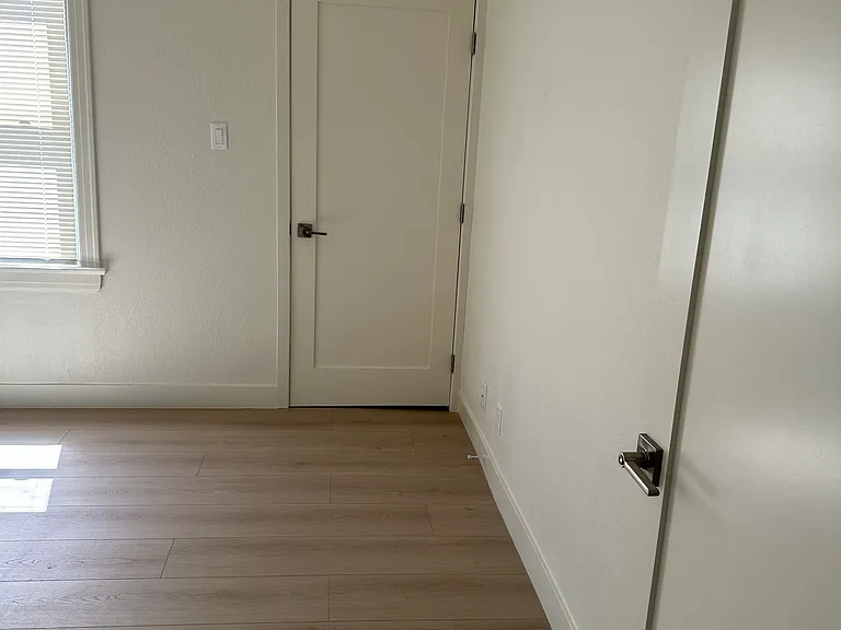 215 Sinclair Ave #215 — Photo 13