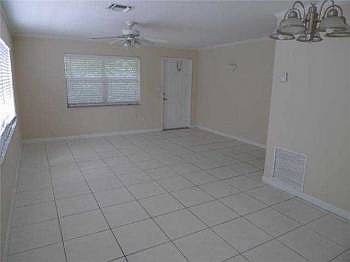1st image of 816 NE 4th St APT 4