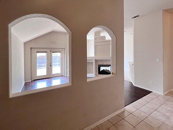 4th image of 2828 Bradford Oaks Dr