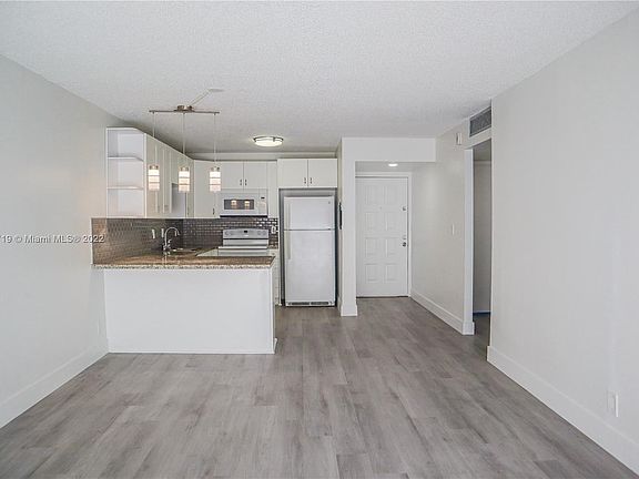 5th image of 8005 Lake Dr APT 311