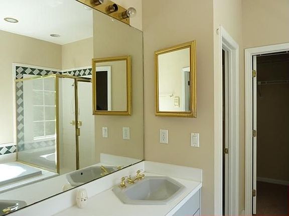 5th image of 6315 Summer Oaks Dr