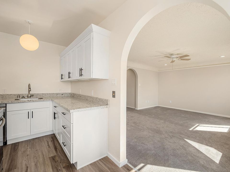 1st image of 1428 Queen Anne Ave N #106