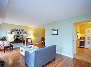 1143 Landmark Trl S, Hopkins, MN 55343