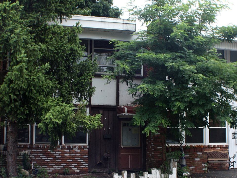 1st image of 117 Coolidge St
