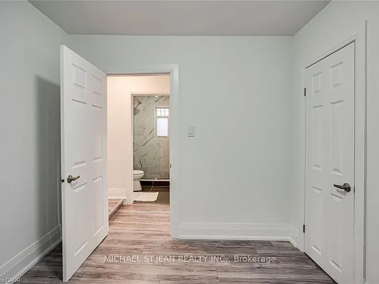 24 Vansitmart Ave — Photo 10