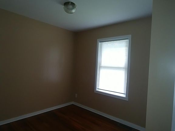 5th image of 22417 Strassburg Ave