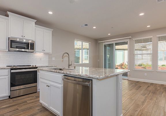 Homesite 67 Kitchen Dining