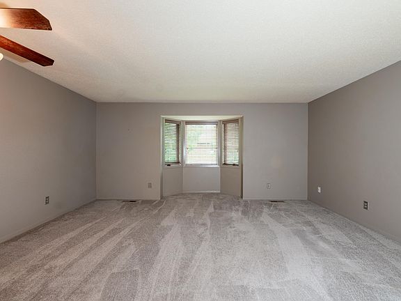 4th image of 1104-1104 W 57th St