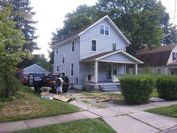 2nd image of 2557 Maplewood St