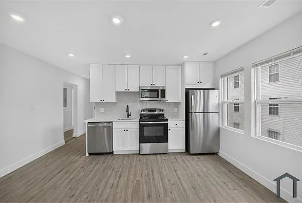 324 61st St NE — Photo 8