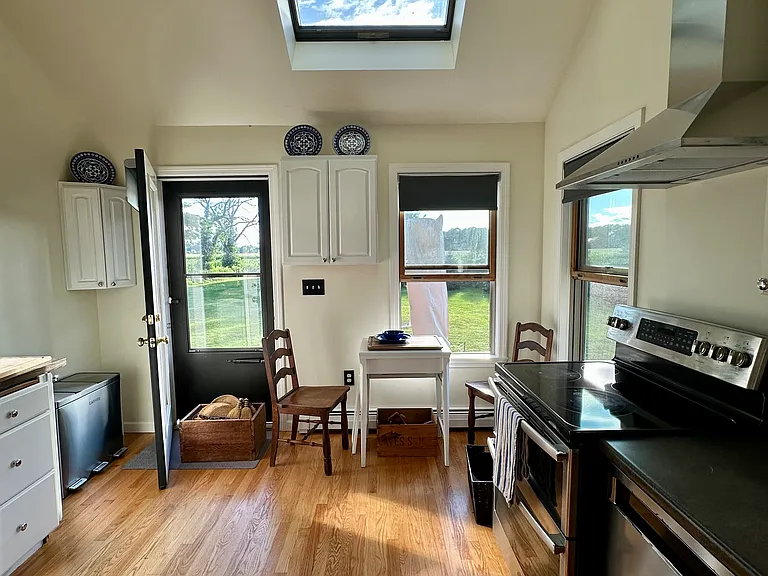 415 Meadow St — Photo 8