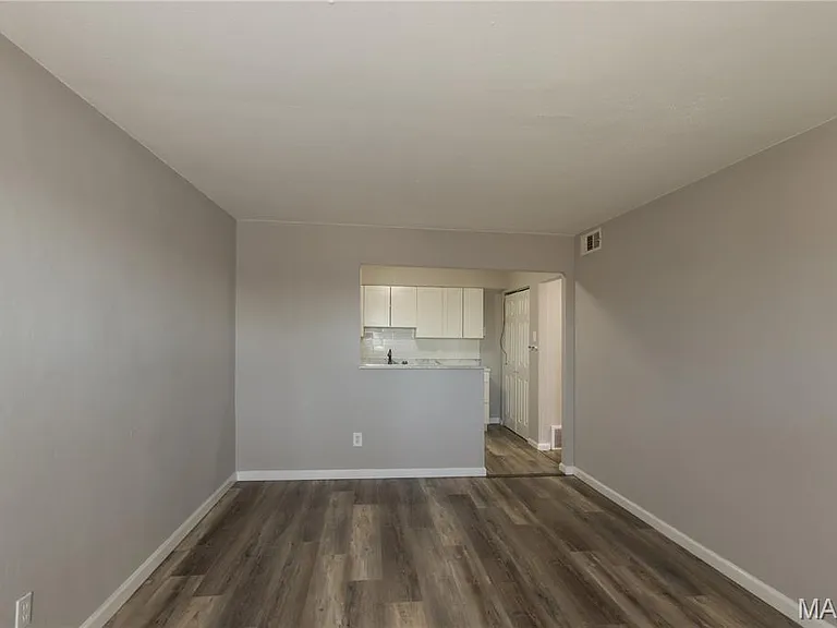 4770 Kings Dr #G — Photo 3