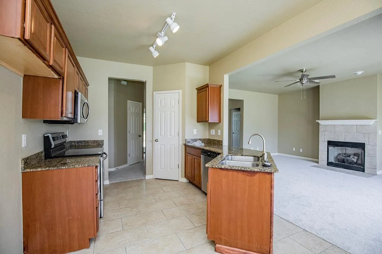 3983 Orleans Ave — Photo 3