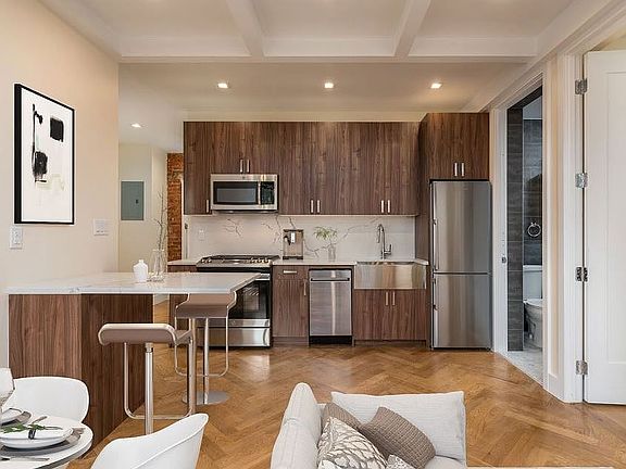 2nd image of 941 Washington Ave #747
