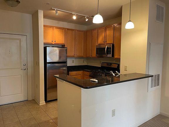 5th image of 2665 Prosperity Ave APT 216