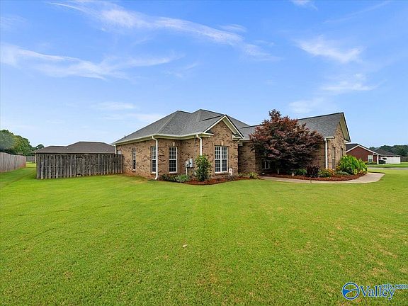 3rd image of 101 Maggie Bell Ln