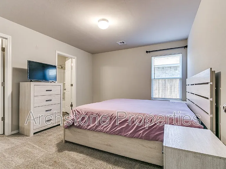 1308 Dustin Dr — Photo 15