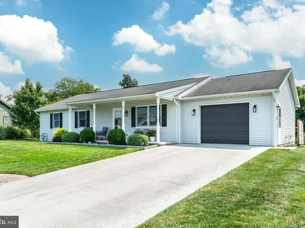 3 Chinkapin Dr, New Oxford, PA 17350