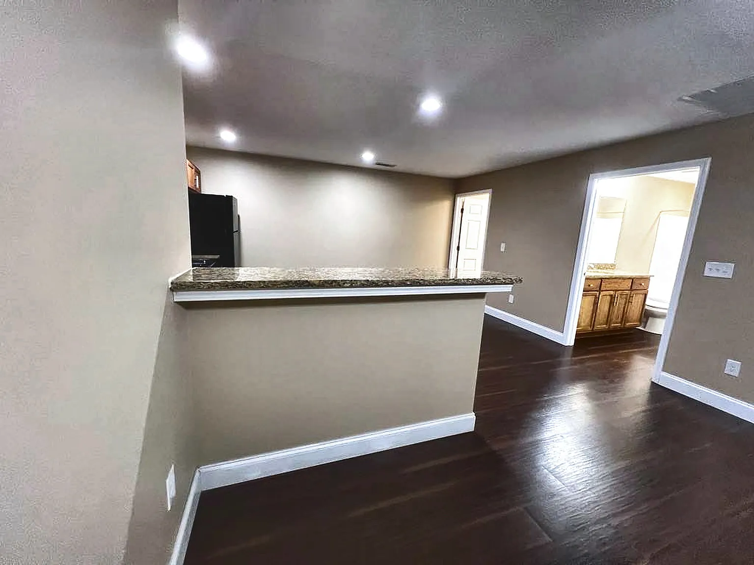 2 bed, 1008 sqft, $1,295 — Photo 3