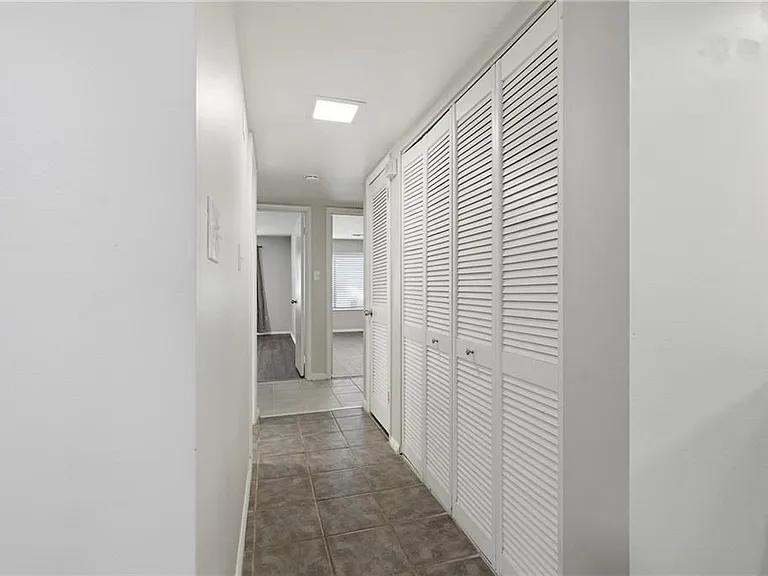 2183 Surrey Ct — Photo 17