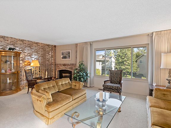 3rd image of 22 Lyonridge Ln