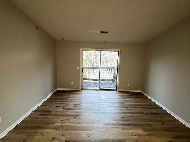 726 W Jefferson St — Photo 18