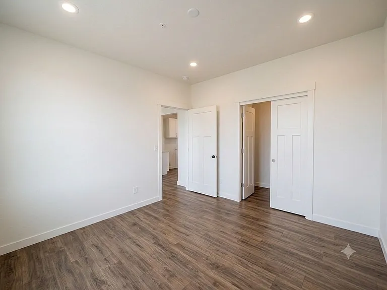 2221 Dejong Dr — Photo 12
