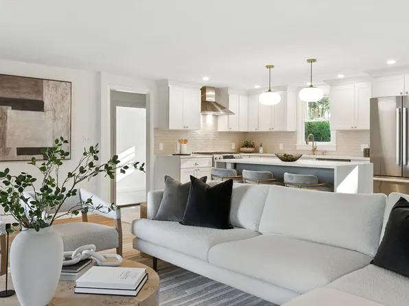 243 Hunting Rd, Needham, MA 02494