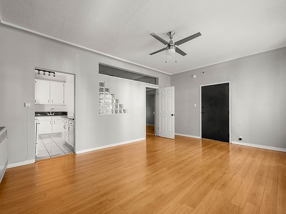 4th image of 425 S Detroit St #1B-1Ba-700Sqft
