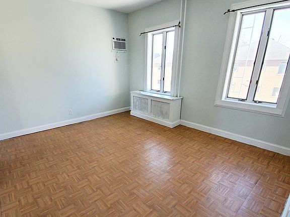 5th image of 104 Seaview Ave Floor 2