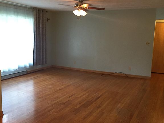 5th image of 1850 W Ogden Ave