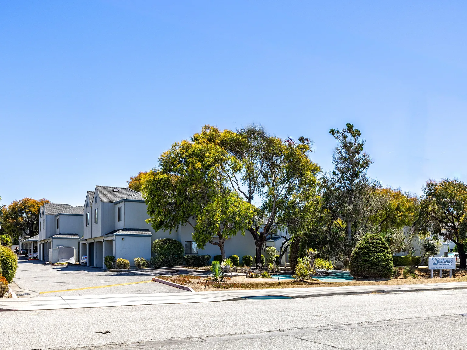 3330 Del Monte Blvd — Photo 1