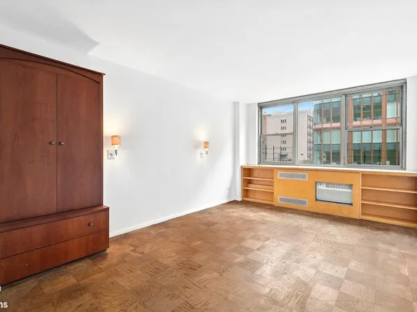 32 Gramercy Park South image 8 of 17