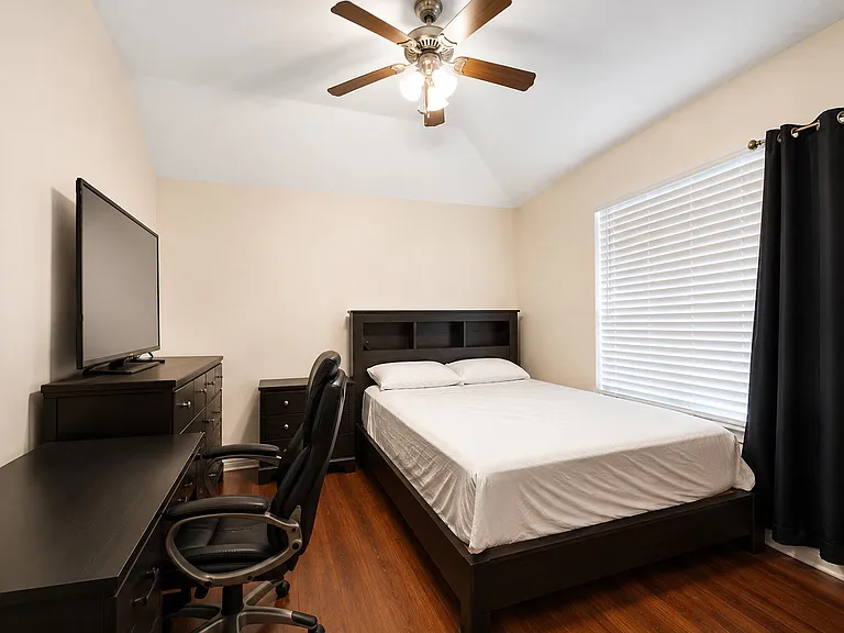 1405 Meadow Dr — Photo 14