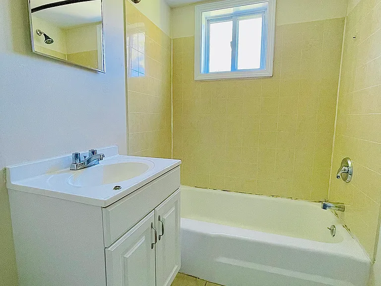 72 Heineberg Dr #100 — Photo 34