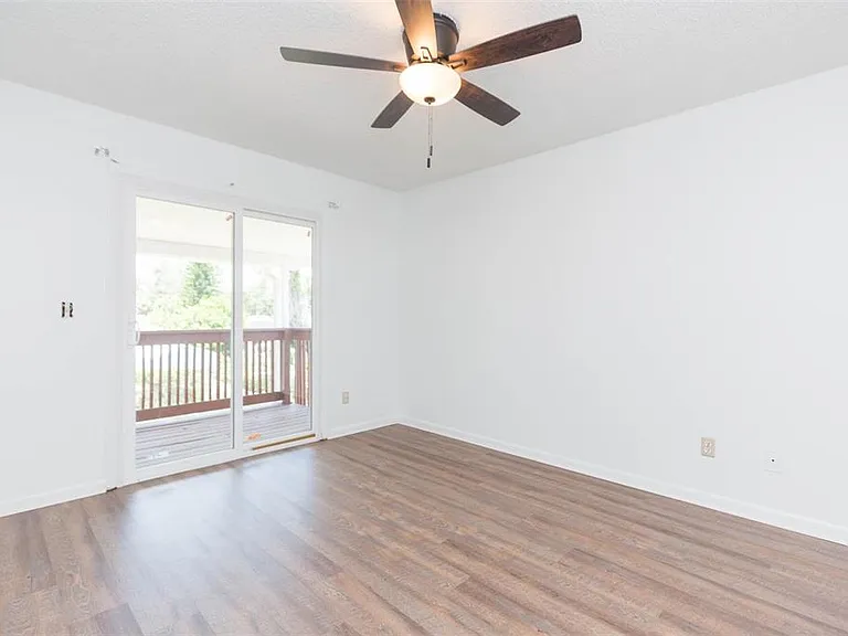 8510 N Tampa St #B — Photo 15