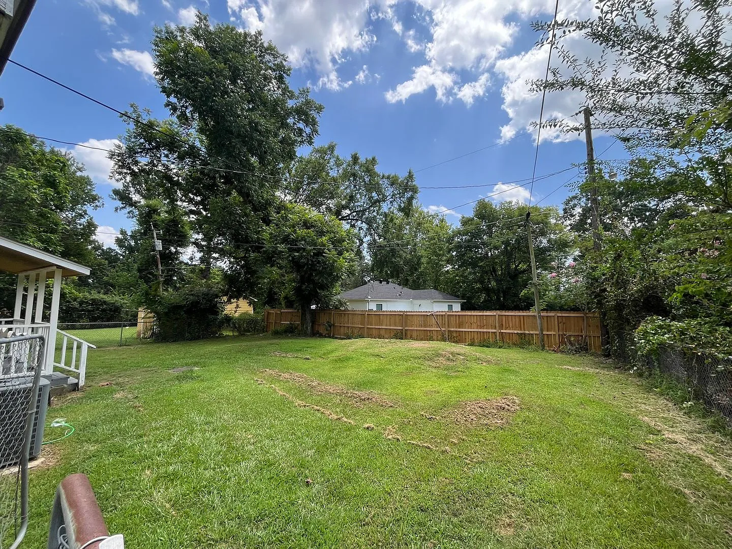 2 Bedroom 1 bathroom -Central air and Heat — Photo 2
