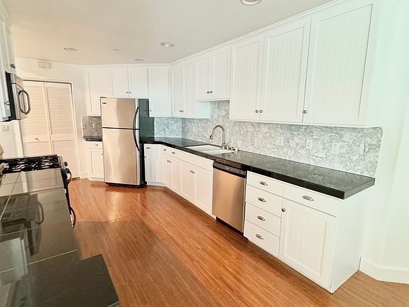 5th image of 11611 Montana Ave APT 305