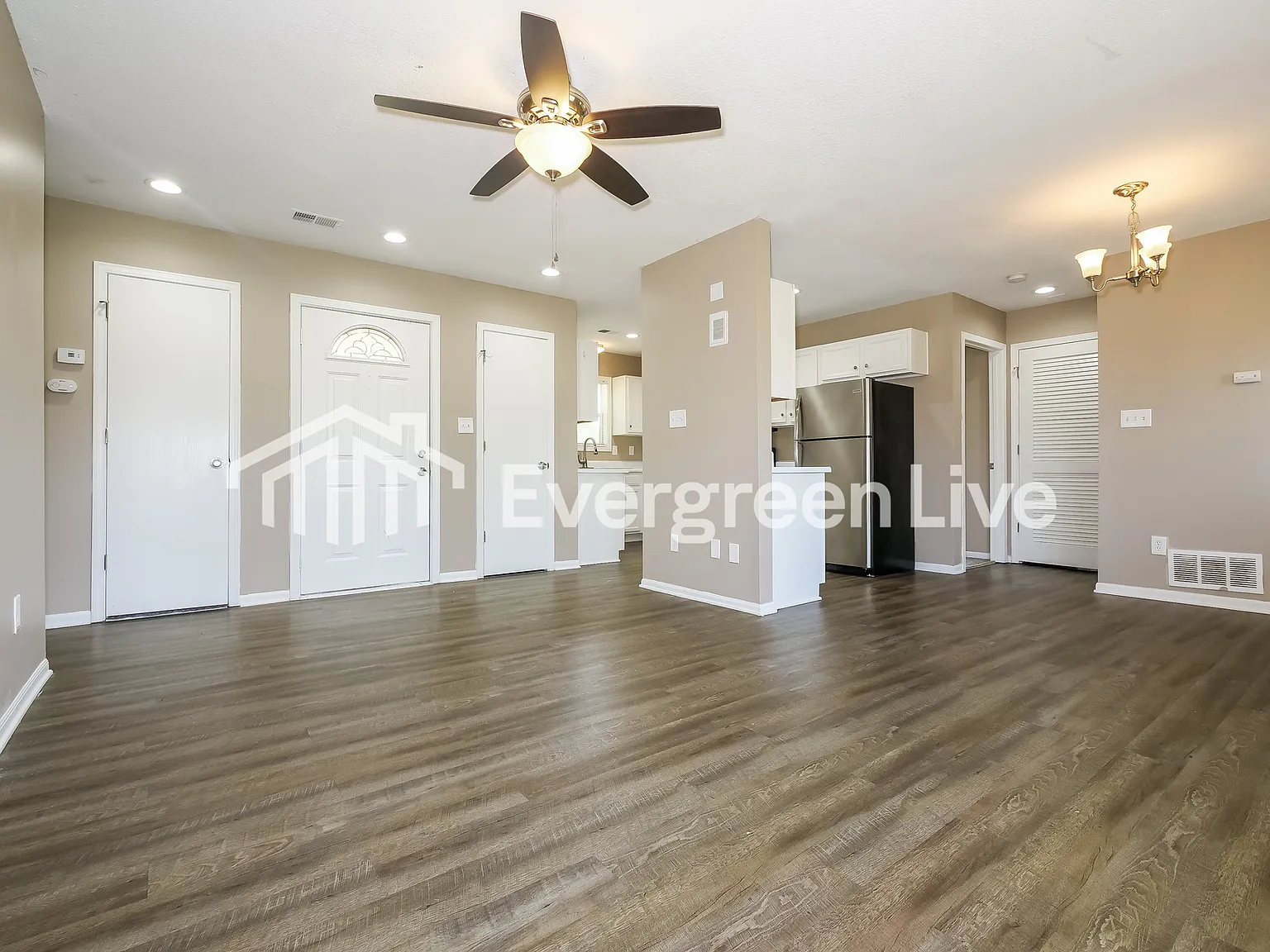 3 bed, 1.5 bath, 1191 sqft, $1,595 — Photo 4