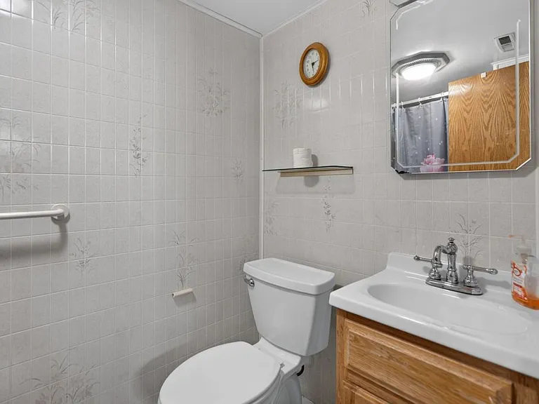 9228 Robinson Ave — Photo 15