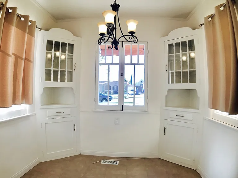 1340 Western Ave — Photo 11