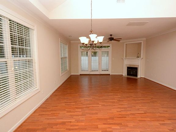 3rd image of 476 Fieldstone Glen Way